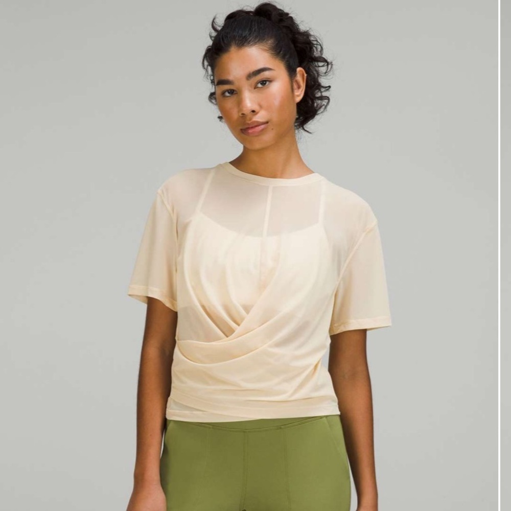 Lululemon Mesh Reversible Yoga T-Shirt Prosecco Size 8 Medium Athleisure Gym